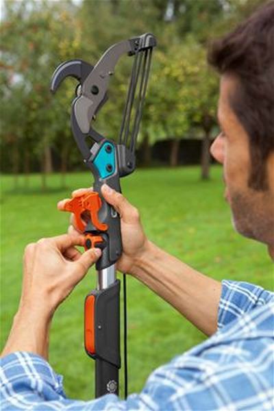 Ручка Gardena 3721 телескопическая 210-390 см 