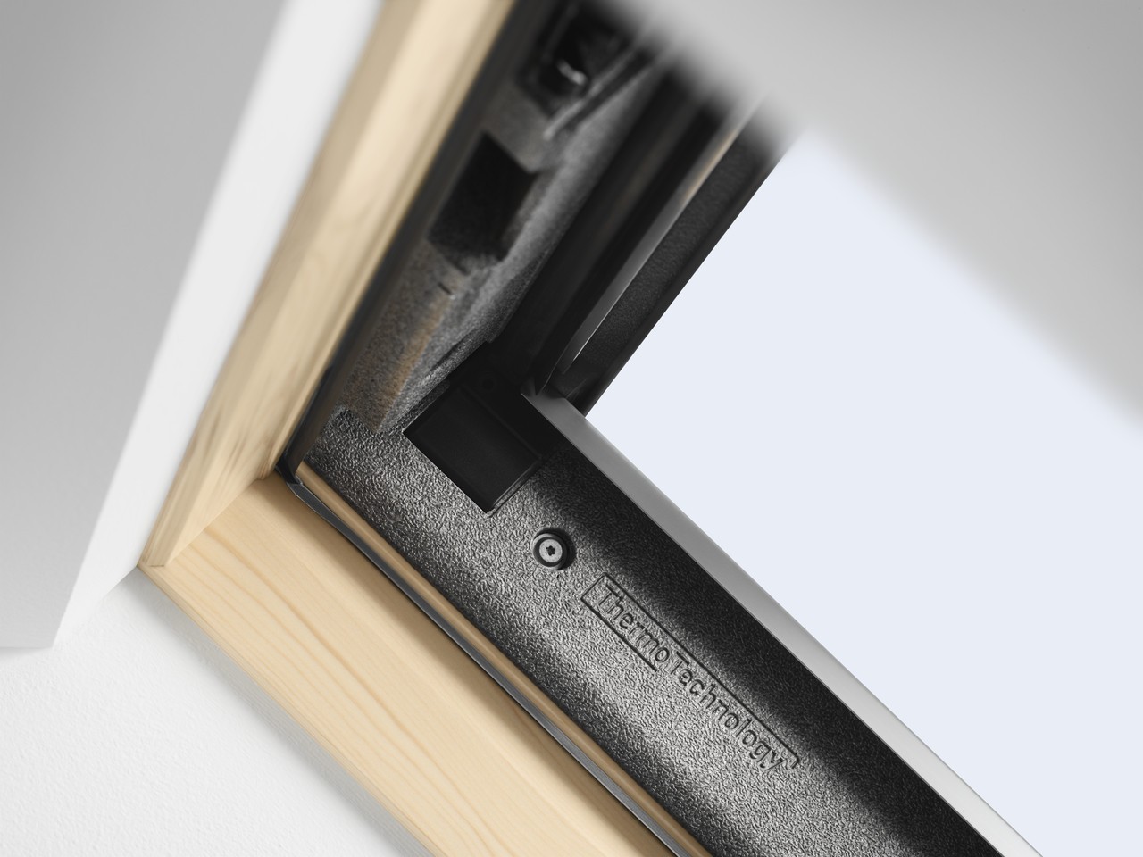 Окно мансардное Velux Premium GLL 1061 (FK04) 660x980 мм ручка сверху
