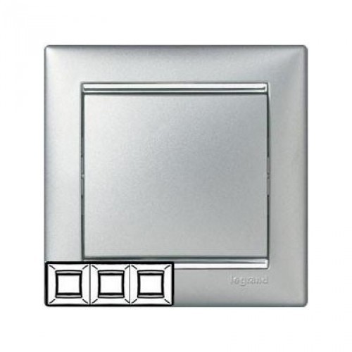 Рамка трехместная Legrand Valena 770153 горизонтальная алюминий