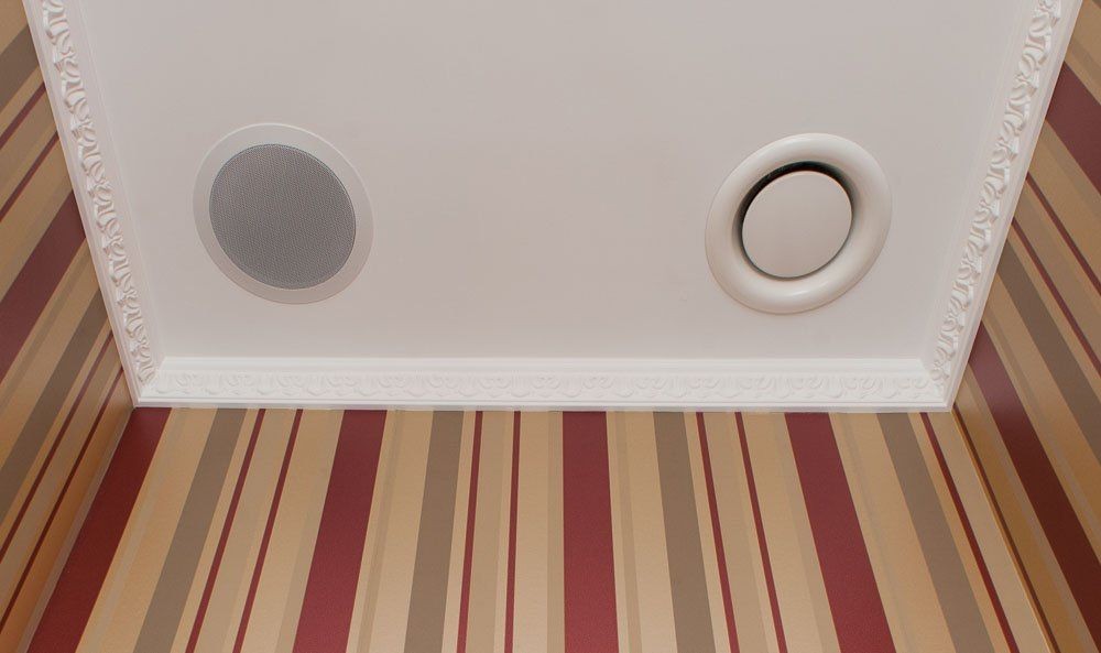 Карниз потолочный полиуретановый Orac Decor Luxxus C214F 2000х31х66 мм