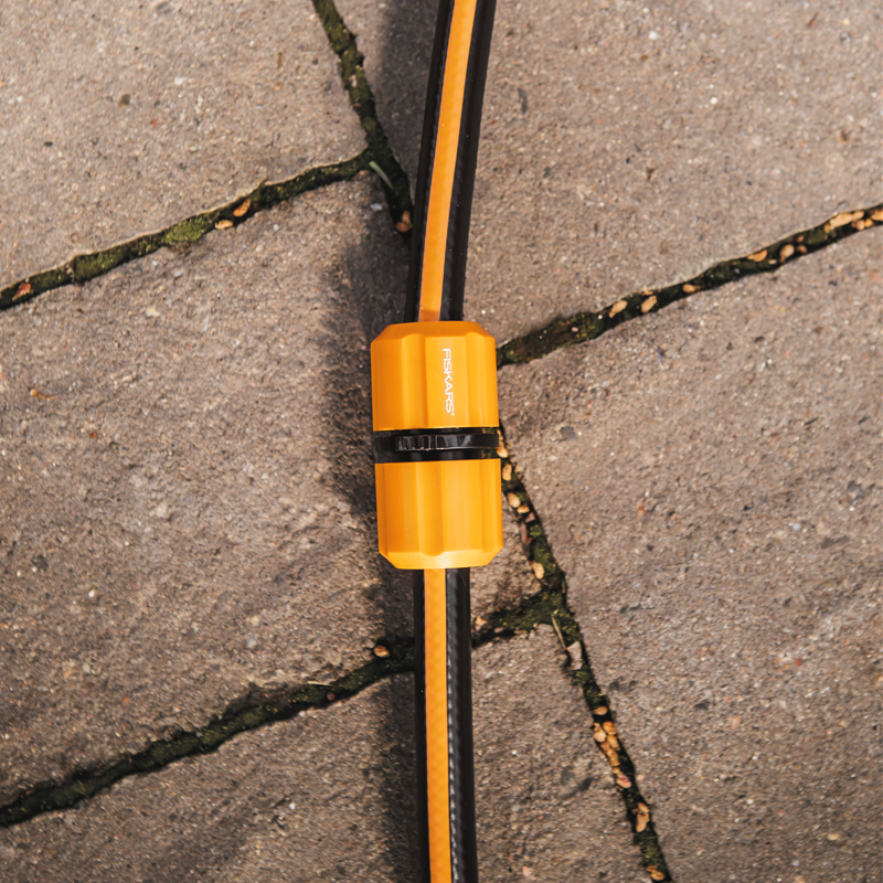 Муфта ремонтная Fiskars 1023669 для шланга 3/4 дюйма