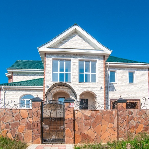 Панель фасадная Docke Burg белая 946х445 мм
