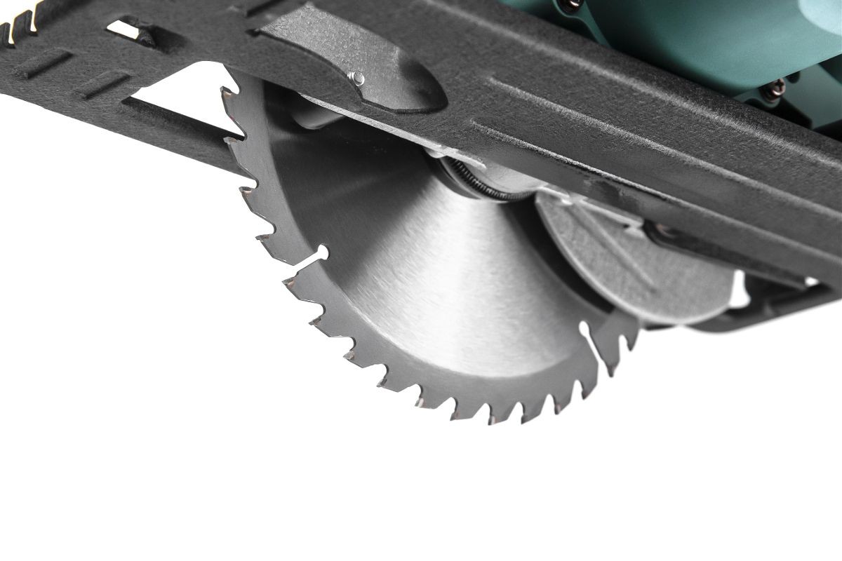 Пила циркулярная Hammer Flex CRP1800