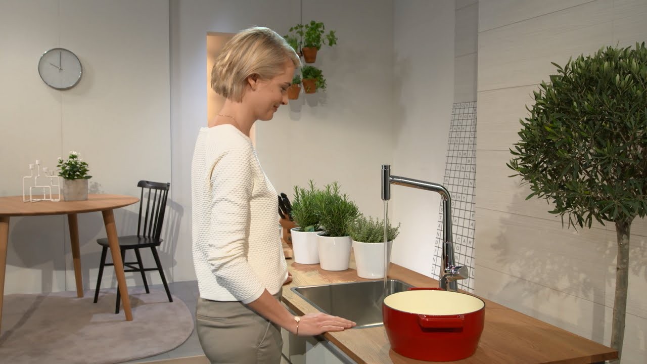 Смеситель для кухни Hansgrohe Metris Select 320 14884800 с выдвижным изливом