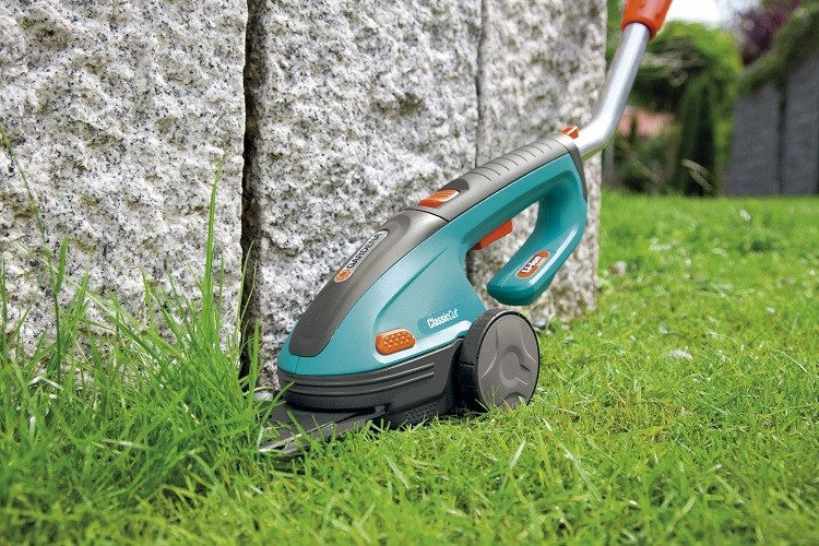 Ножницы аккумуляторные Gardena ClassicCut 08890 с телескопической рукояткой