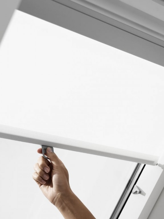 Штора рулонная Velux RHL 1028 белая (С04) 55х98 см на крючках
