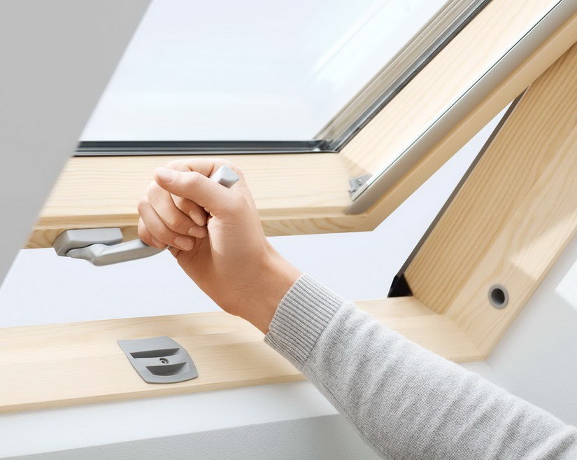 Окно мансардное Velux Premium GLL 1061B PK08 940x1400 мм ручка снизу