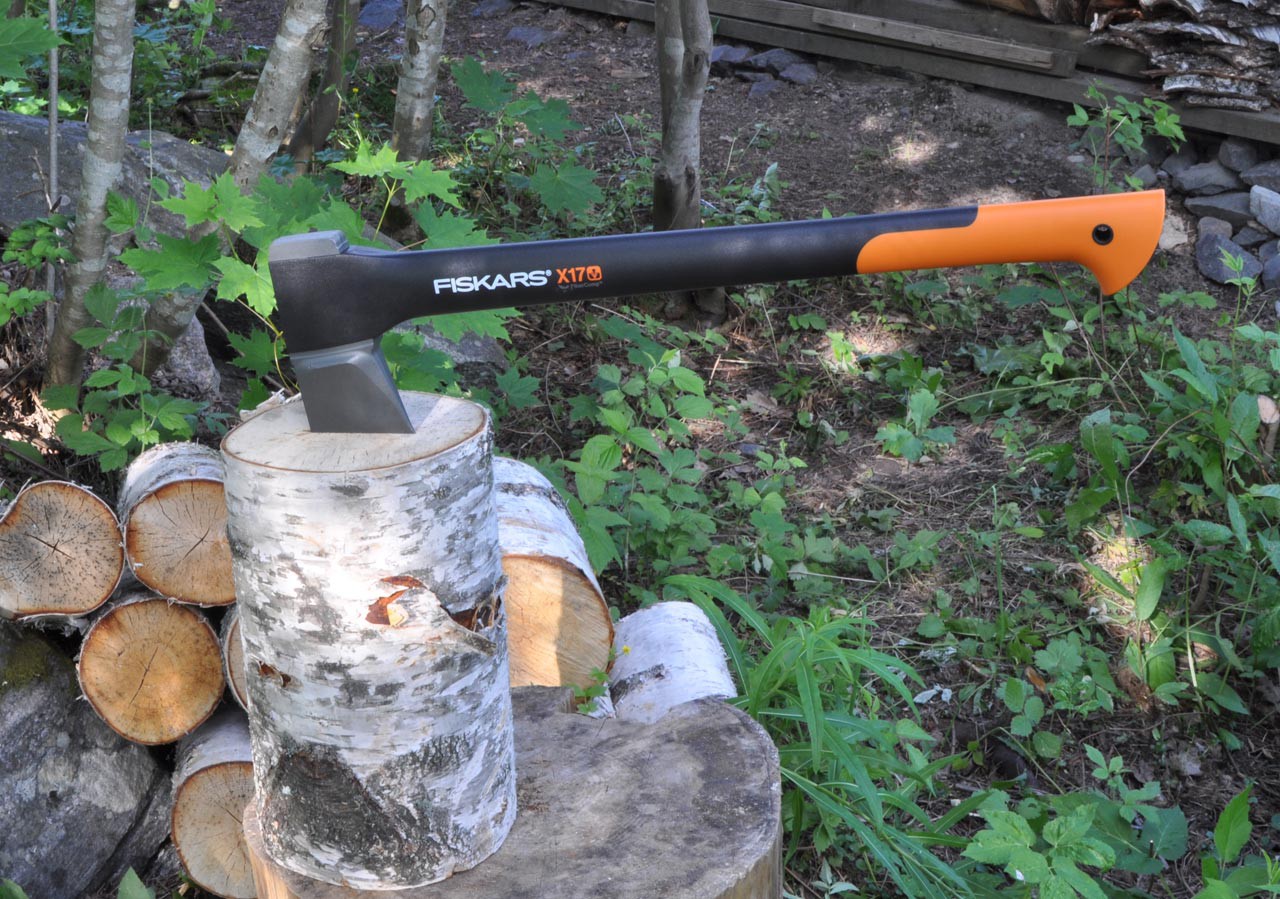 Набор Fiskars 129050 Топор колун X17 с точилкой