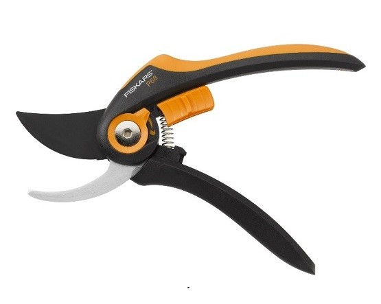 Секатор Fiskars SmartFit P68 111610