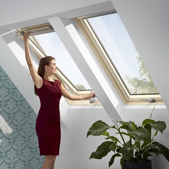 Окно мансардное Velux Optima Комфорт GLR 3073BTIS (FR06) 660х1180 мм две ручки