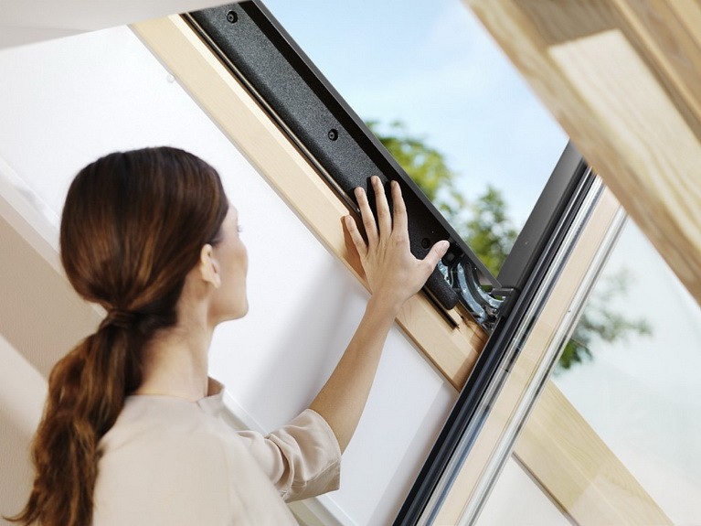 Окно мансардное Velux Premium GGL 3086 супертеплое (FK04) 660x980 мм ручка сверху