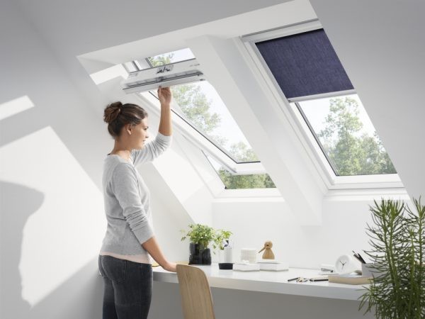 Окно мансардное Fakro PTP-V U3 Profi 940x1180 мм с вентклапаном
