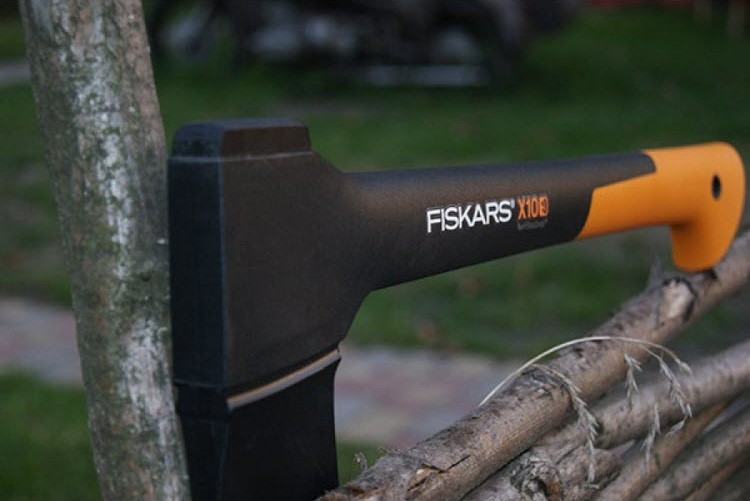 Топор Fiskars X10 S 121443 универсальный 