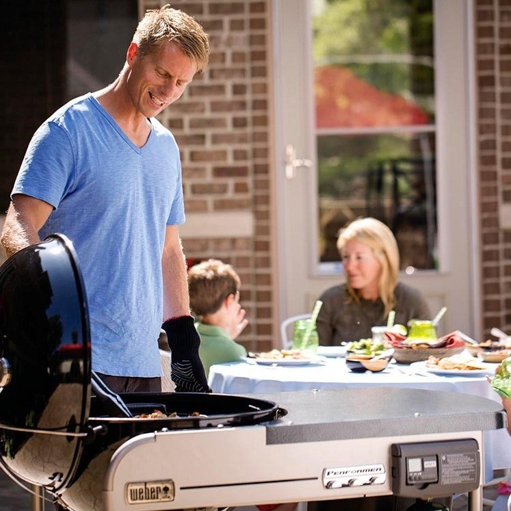 Гриль угольный Weber Performer Deluxe GBS 15501004 57 см черный