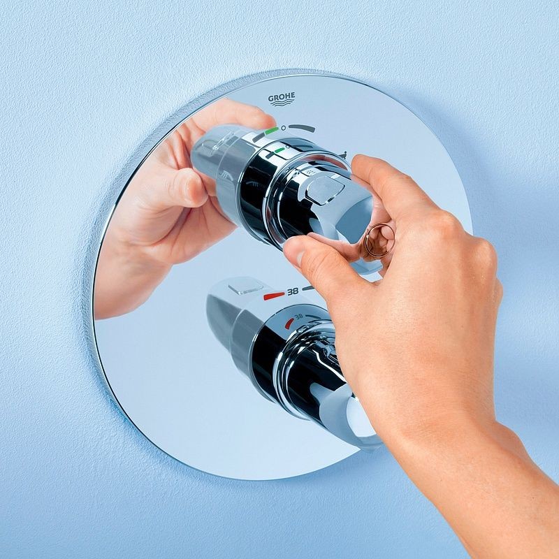 Внешняя часть термостата Grohe Grohtherm 1000 New 19985000 со встроенным преключателем