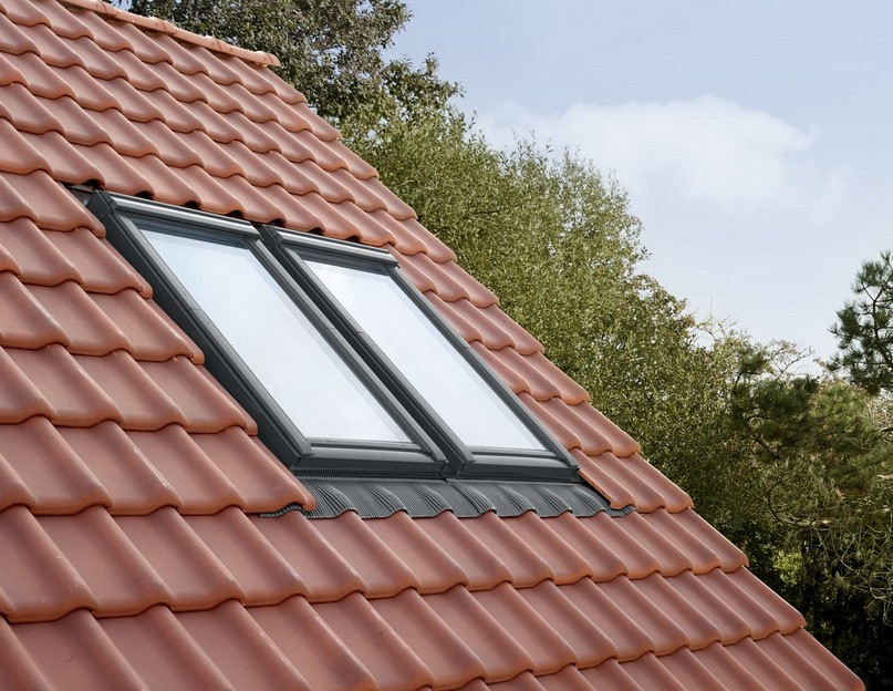 Окно мансардное Velux Premium GGU 0070 (CK04) 550x980 мм белое полиуретан