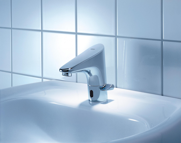 Смеситель для раковины сенсорный Grohe Europlus E 36207001