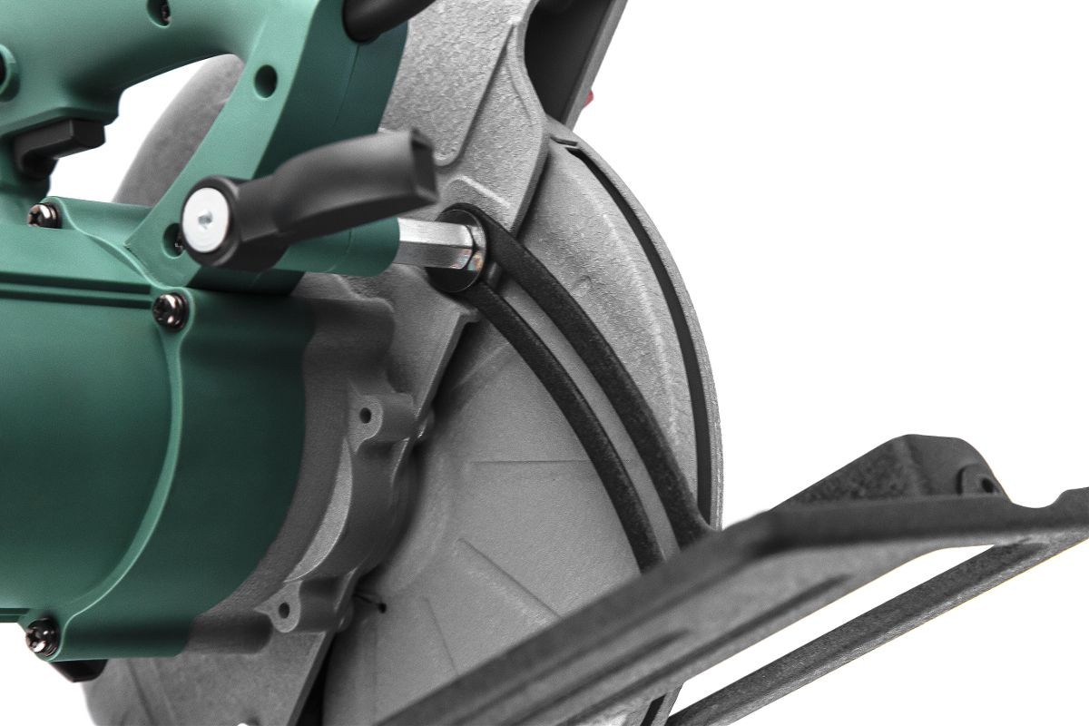 Пила циркулярная Hammer Flex CRP1800