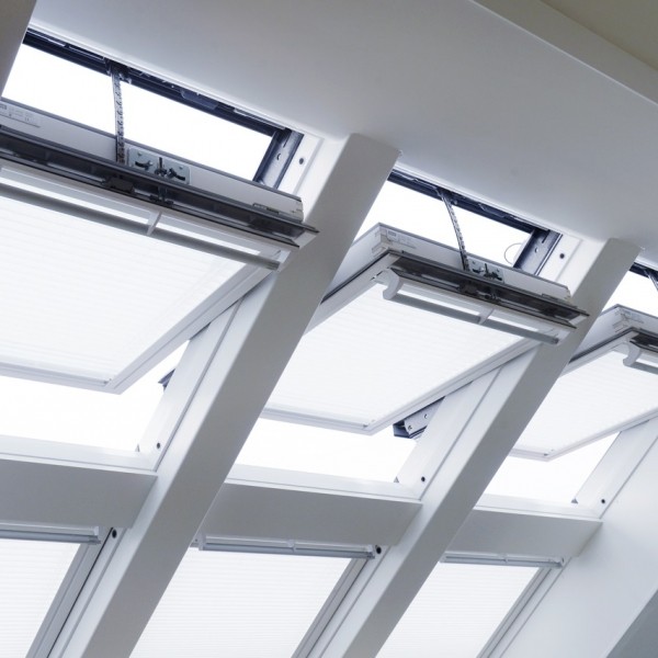 Окно мансардное Velux Premium GGU 0070 (CK04) 550x980 мм белое полиуретан