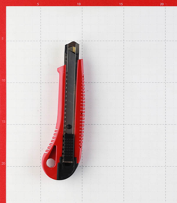 Нож строительный Hesler 18 мм с ломающимся лезвием