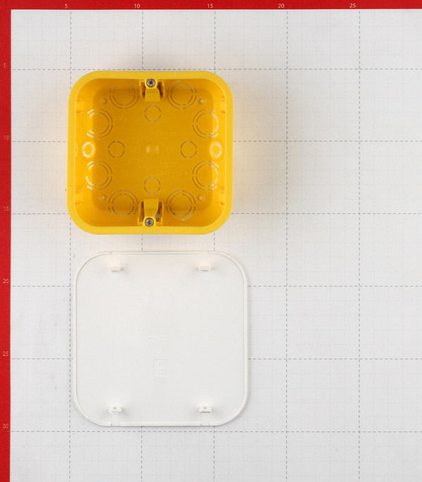 Коробка распределительная Schneider Electric для гипсокартона квадратная 100х100х50 мм 22 ввода желтая IP20 с крышкой